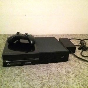 Xbox One 500gb with Controller